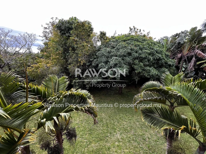 12 Bedroom House For Sale in Floreal