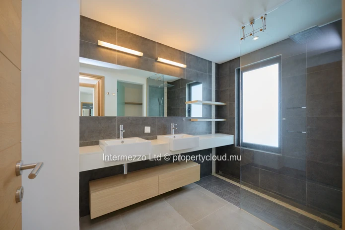 Appartement RES Mont Choisy — 3 chambres, seul à l'étage, plage à pied & accès privilégié