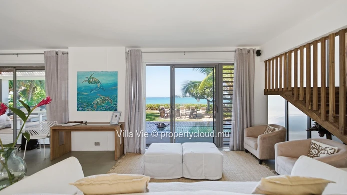Péreybère - Villa de charme de 4 chambres pieds dans l'eau