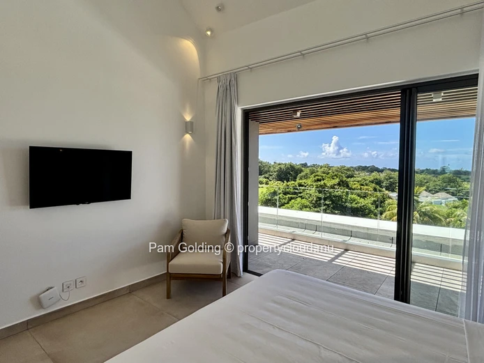 Superbe villa d'architecte avec piscine, vue et vie moderne élégante