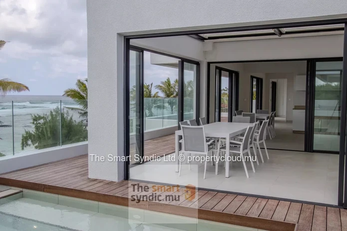 Penthouse pieds dans l'eau en vente.
