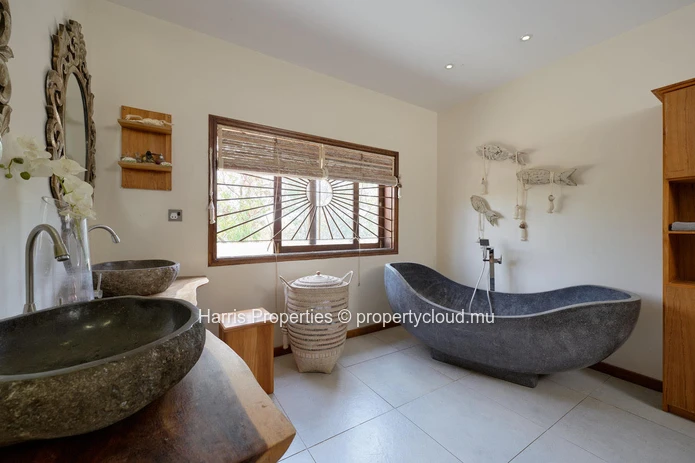 Magnificent Balinese-style RES villa for sale in a secure residential complex in Grand Baie