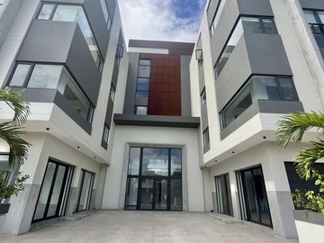 Espace bureau exclusive de 101.6 m2  avec installion de haut de gamme à Ebene