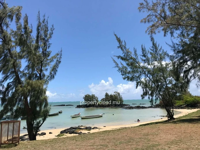 MELVILLE - Exceptional villa for rent with 4 bedrooms. – A haven of peace just steps from the beach