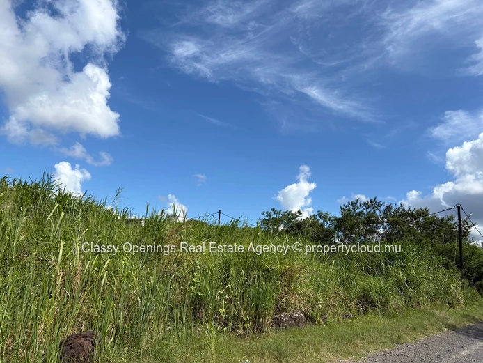 Terrain commercial 1 835 m² à Sodnac — proche bus, écoles, commerces