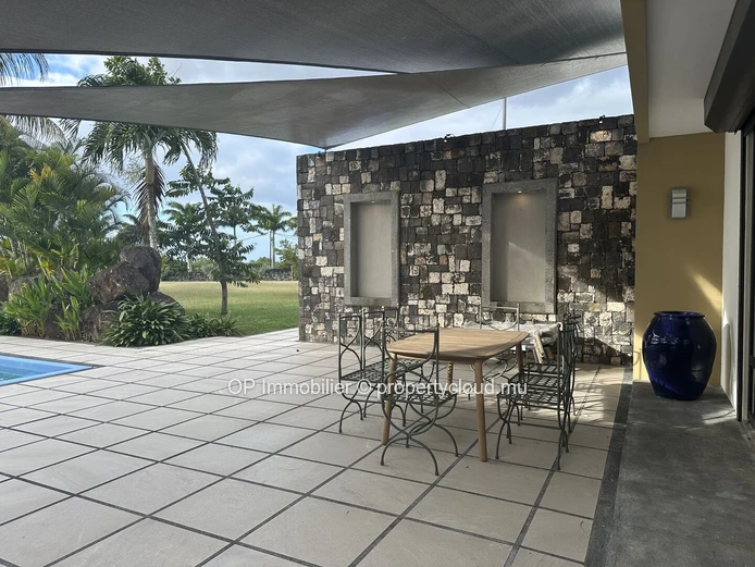 Maison meublée 4 chambres avec piscine à louer à Forêt Daruty