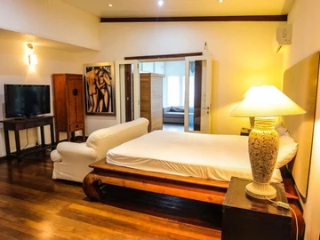 5 Bedroom Villa