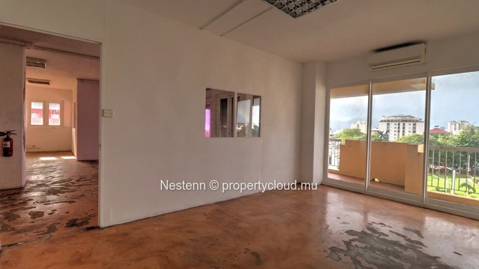 Office space of 371.61 m² 