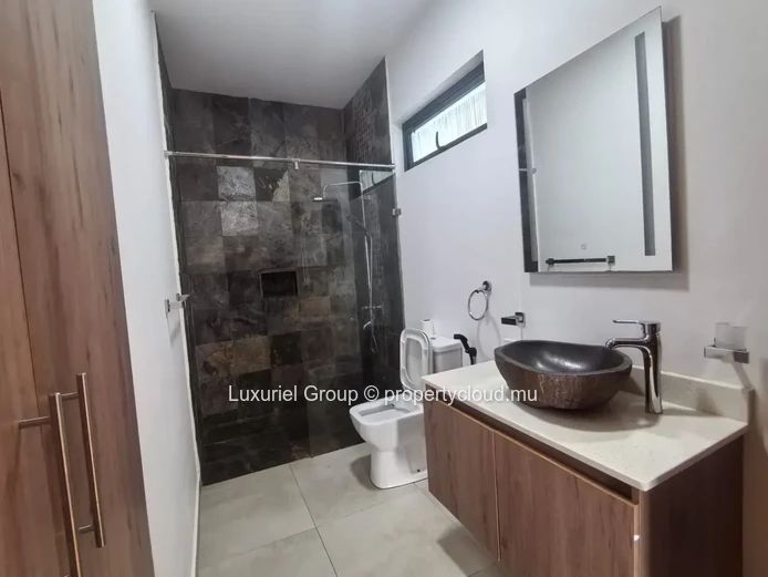 Exclusive 3 En-Suite Bedroom Villa with Landscaped Garden
