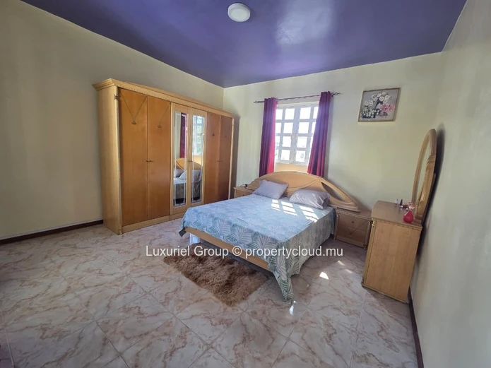 Elegant 300 m² Fully Furnished Villa in Pereybere
