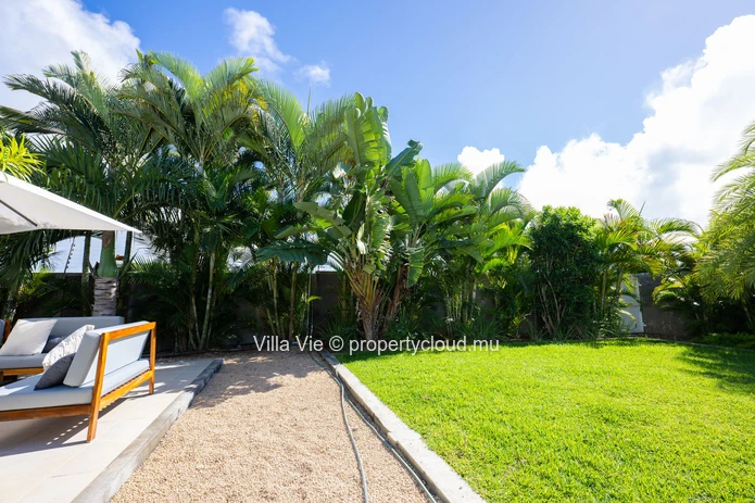 Calodyne - Elegant 4 en-suite bedroom home with swimming pool and garden