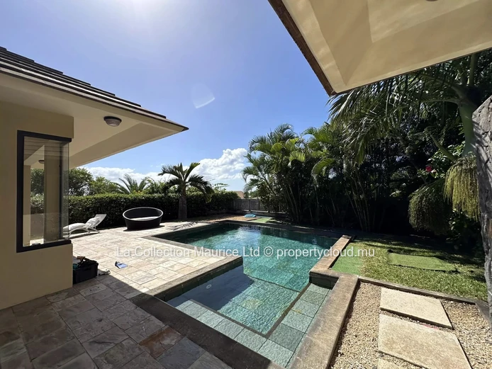 Single storey villa in Tamarin