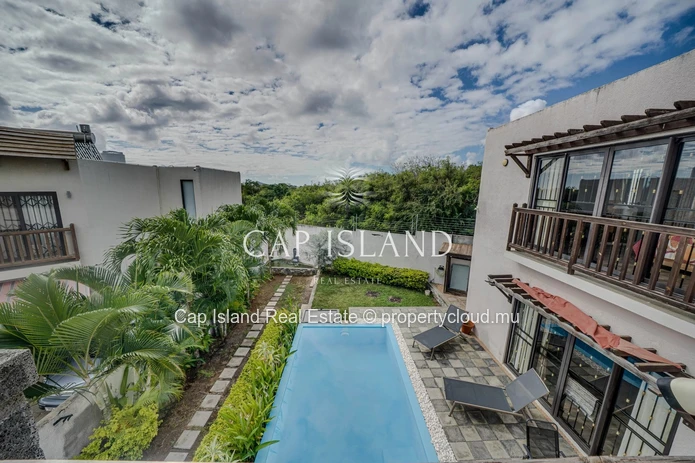 Three-bedroom house in a quiet neighborhood