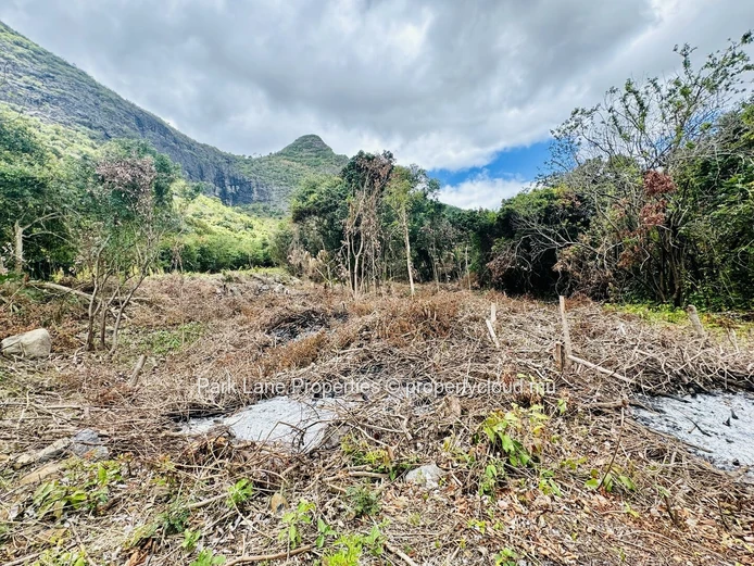 Land for sale in Moka's natural environment