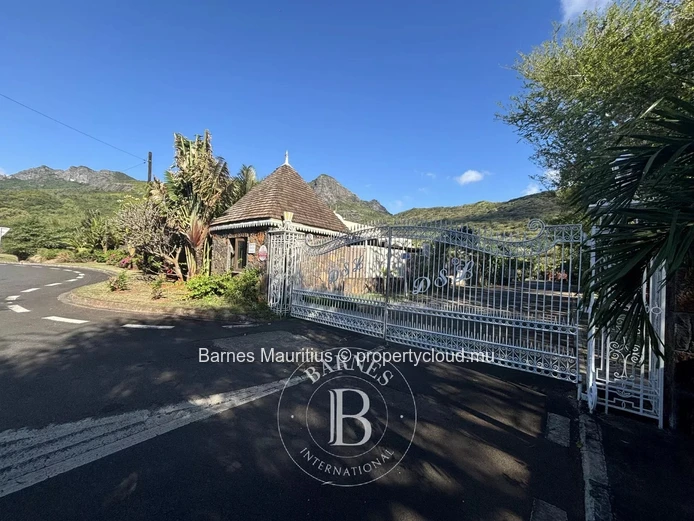 PAILLES - Terrains résidentiels - 1905 m²
