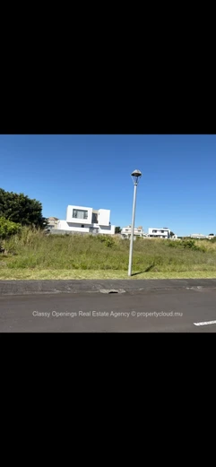 492m² Corner Residential Plot in Highlands — Near Schools & Shops