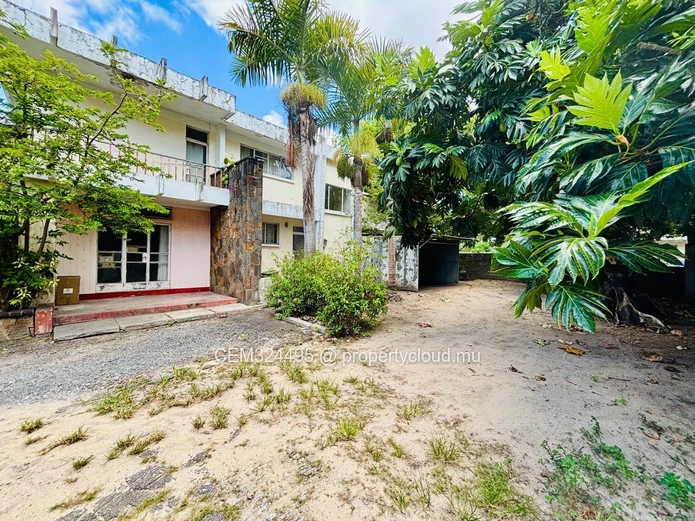 À Vendre – Propriété À Fort Potentiel Commercial À Grand-Baie