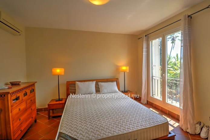 Duplex moderne de 2 chambres avec vue sur la rivière, à proximité des écoles et des commodités