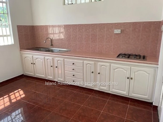 Stunning 300m² Calodyne Home with Office Space, Parking, and Rooftop Access