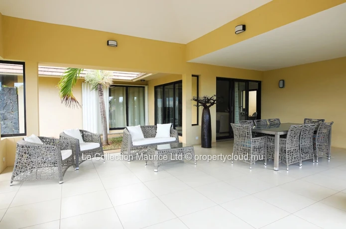 Single storey villa in Tamarin