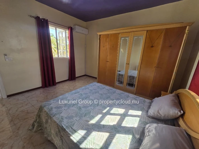 Elegant 300 m² Fully Furnished Villa in Pereybere