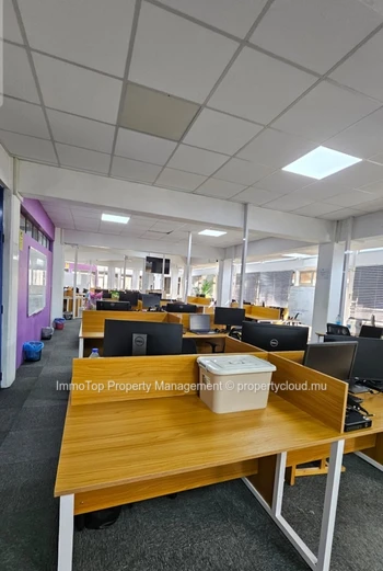 ESPACES DE BUREAUX À LOUER à QUATRE BORNES