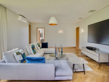 5 Bedroom Villa