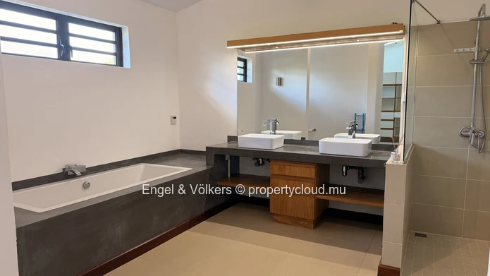 Spacious Villa with Pool in a Prestigious Gated Community near Black River