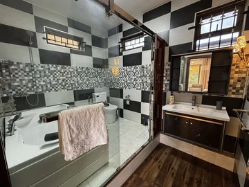 4 Bedroom Townhouse, Duplex