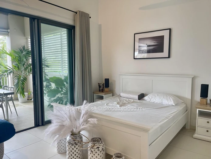 Luxury 3-Bedroom Penthouse with Private Pool in Pereybere