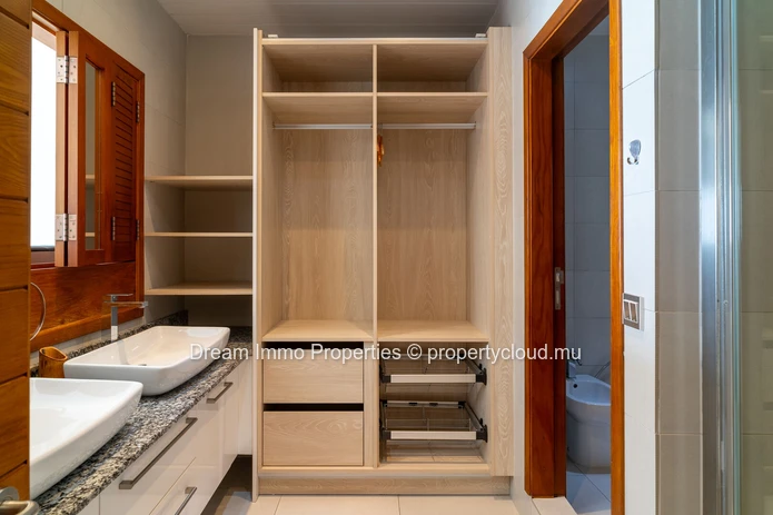 Penthouse exclusif en front de mer de 3 chambres avec vue panoramique à Pointe aux Biches – Ile Maurice