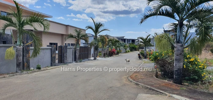 Terrain de 1418m2 à vendre dans le Morcellement Domaine Les Cascades, Arsenal (Mandat exclusif)