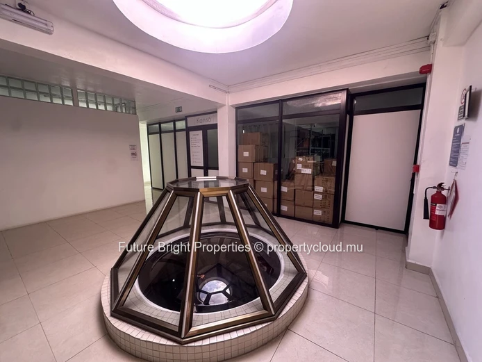 139m² Commercial Space for Rent in Khoyratty