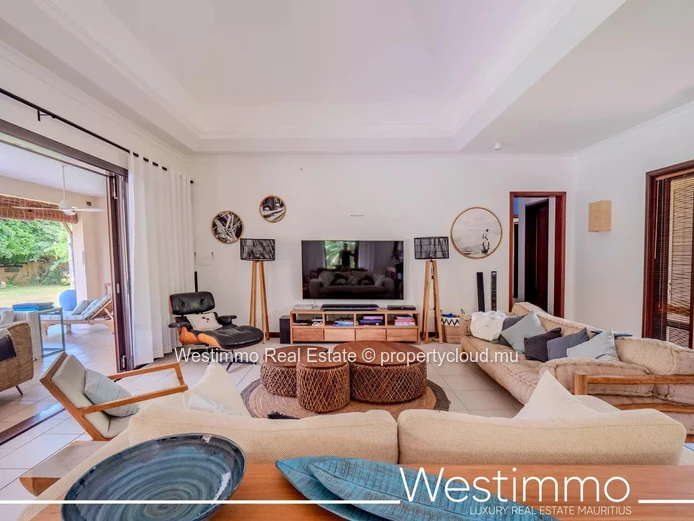 TAMARIN - Villa for sale in Tamarina on golf course with pool and garden