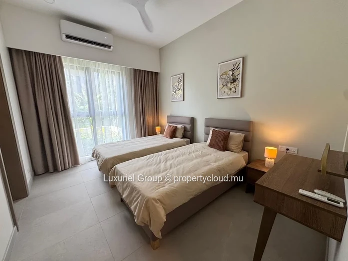 Modern Ground-Floor Apartment with Large Veranda and Pool