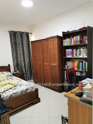 Spacieux appartement de 4 chambres à vendre à Sodnac, Quatre Bornes