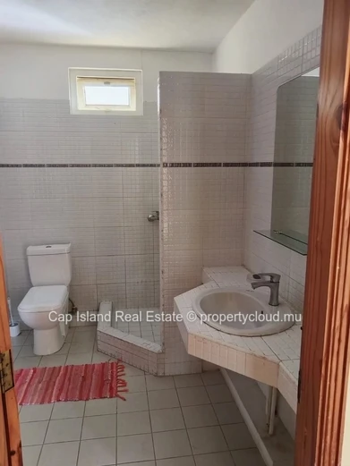 À Vendre – Villa Spacieuse avec Cottage Privé à Péreybère