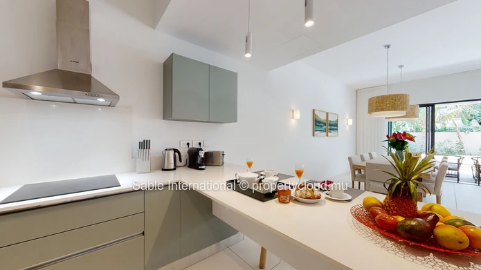 Luxury G+2 Apartment with Communal Pool in Péreybère, 143m² Living Space, Sea Access, Close to Amenities 