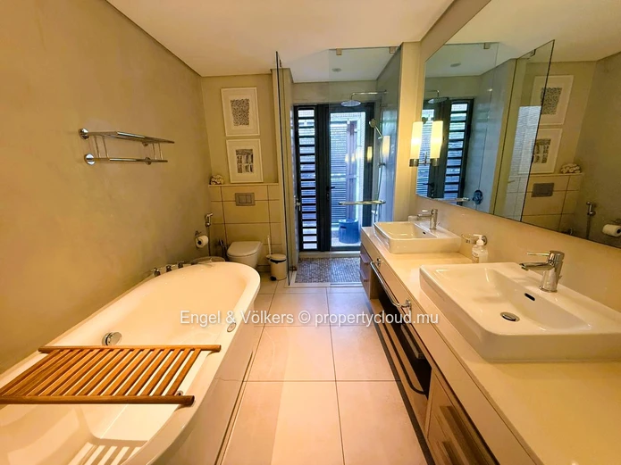 Luxury Townhouse with Private Pool & Golf Views in Anahita