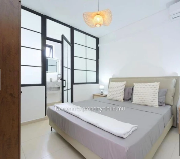 3-bed modern apartment steps from the beach