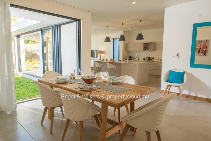 Elelgant 3-Bedroom Villa with Private Pool on the West Coast