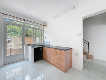 10 Bedroom Apartment