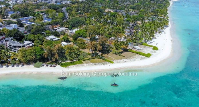 Villa PDS à vendre à Trou aux Biches, surface habitable de 817m² sur terrain de 1.317m², 4 chambres, piscine privée, ...