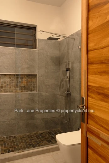 Blue Creek - Appartement de 3 Chambres en Rez-de-Chaussée à Vendre