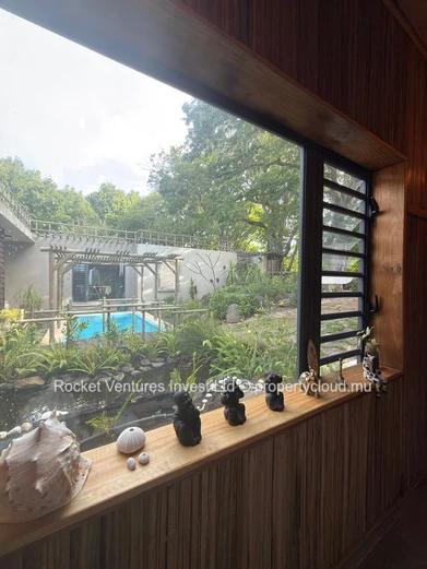 Votre Évasion Ultime : Villa de Luxe au Thème Naturel Vous Attend !