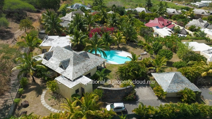 Luxurious Villa for Sale - Cap Tropical 2, Mauritius - Elegance and Investment Opportunity