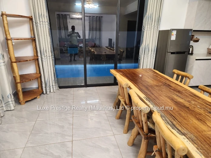 Villa Moderne et Spacieuse de 4 Chambres avec Piscine près de Port-Louis