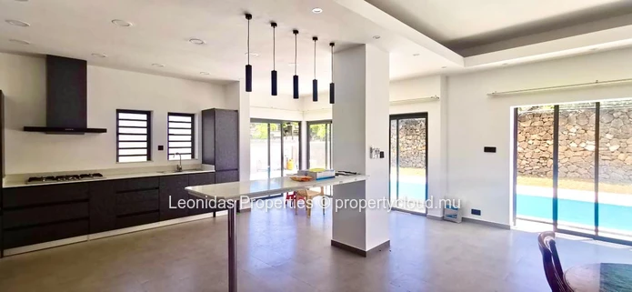 Magnifique villa neuve de 4 chambres en suites 