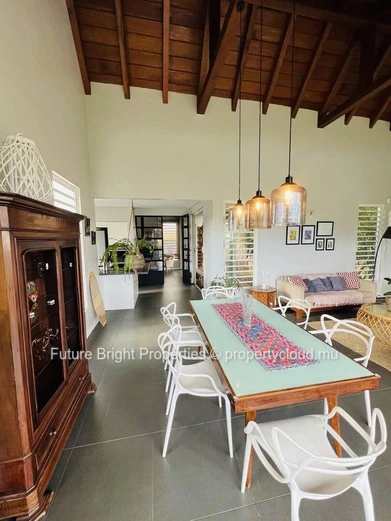 villa de style balinais nichée près de la magnifique plage d’Albion