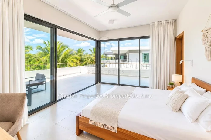 Exceptional 3-bedroom penthouse on the top floor, with golf view in the heart of Mont Choisy